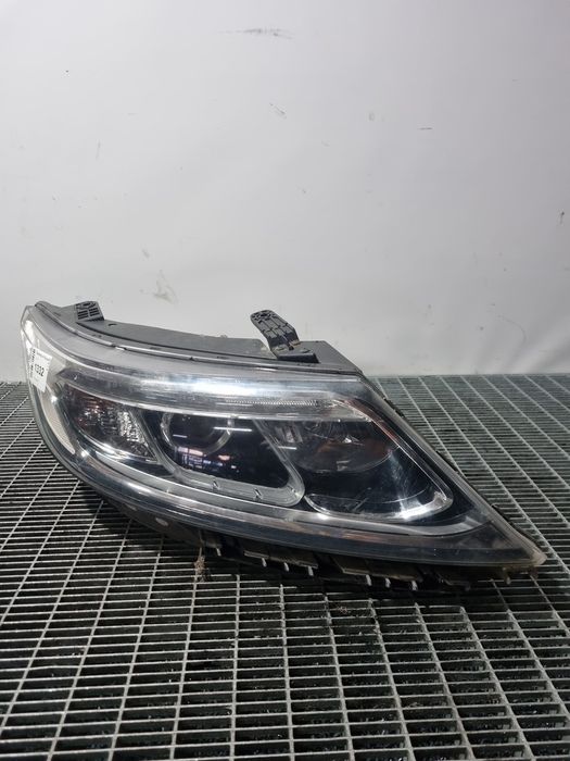 Far Dreapta Kia Sorento II Facelift 2012 - 2014 SUV 4 Usi (1332) Cu lupă Garantie