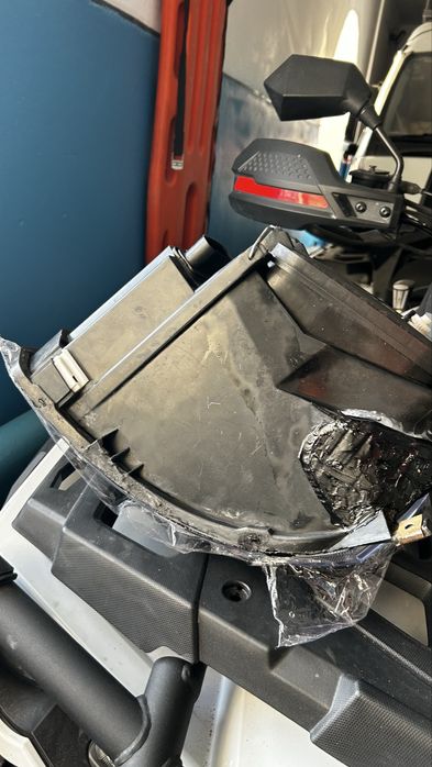 Продам, фару правую приора