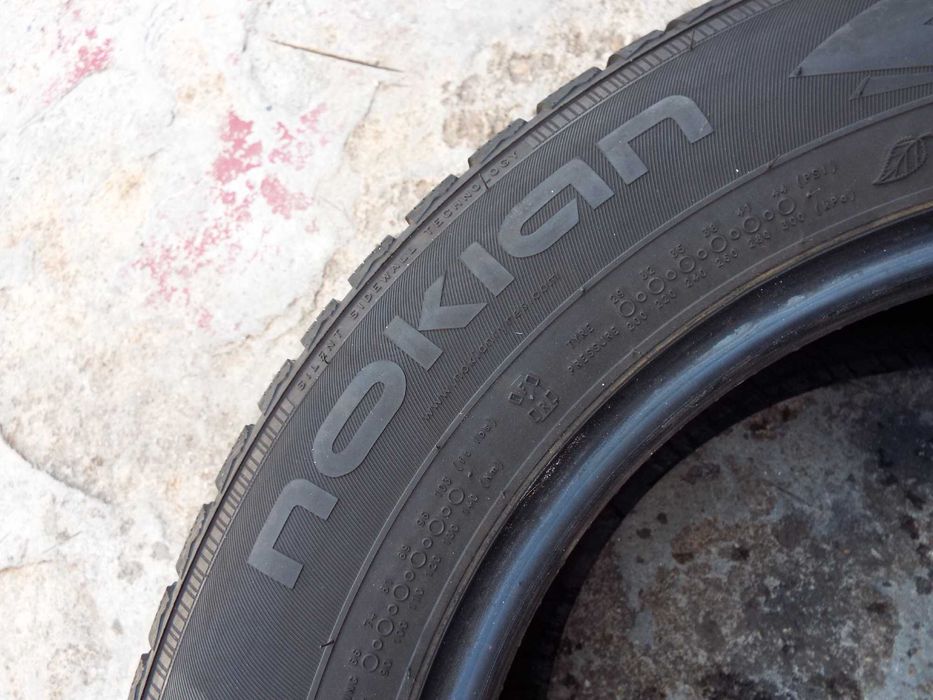vand 4 anvelope de iarna 215/60/16 nokian wrd4 pret 500lei toate4