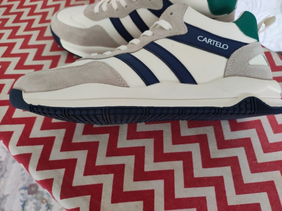 Кроссовки кожаные.