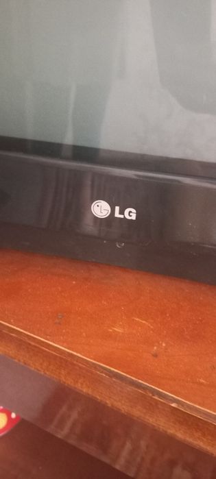 Телевизор LG в хорошем состоянии