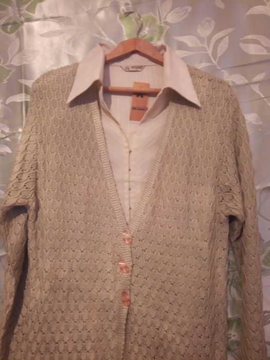 Продавам дамски жилетки