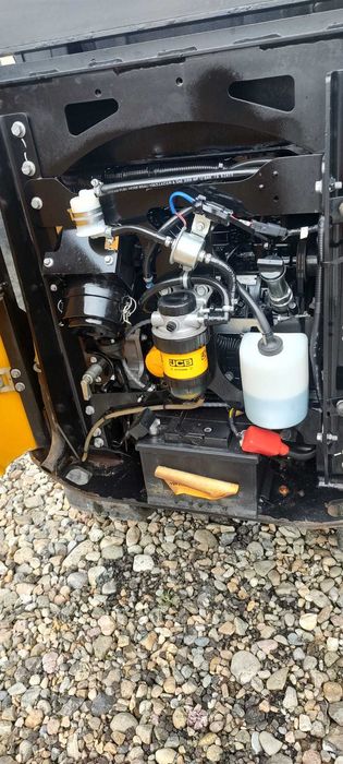 Miniexcavator marca Jcb, model 16C1