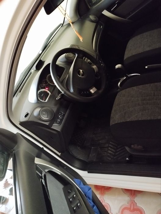 Nexia 3 avtomat sotiladi