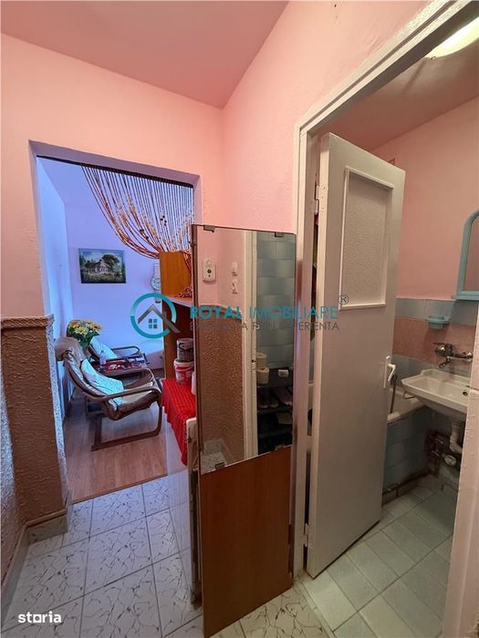 Royal Imobiliare - Vanzare apartament zona Vest