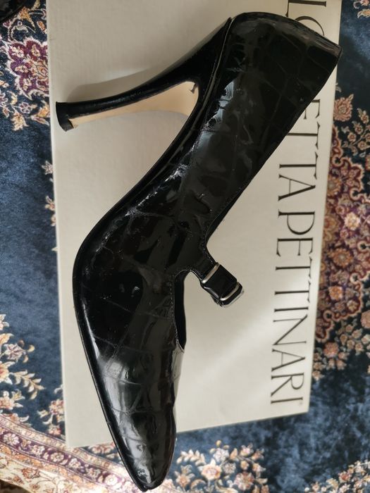 Pantofi din piele, Loretta Pettinari