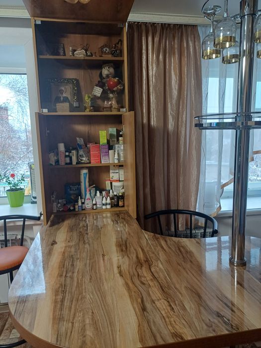 Продам барную стойку и 6 стульев