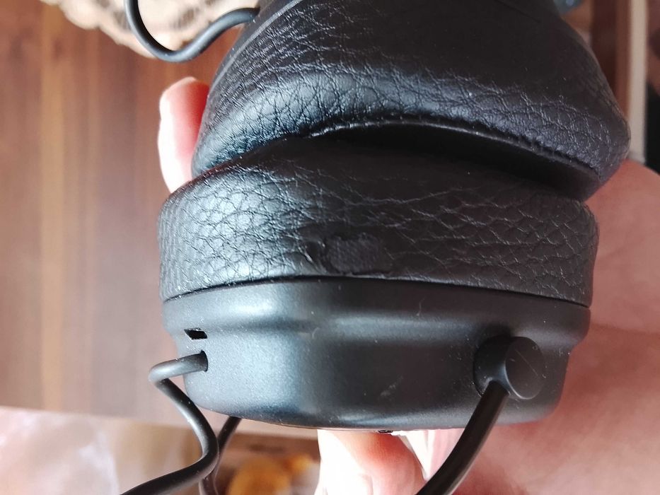 Sony блутут и Marshall кабелни слушалки