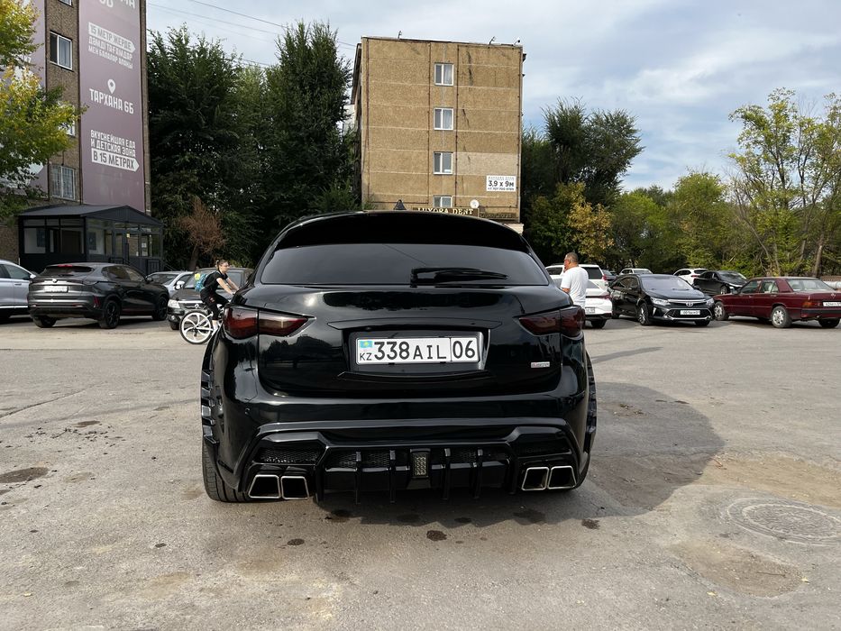 INFINITI FX37 Черный / Обвес