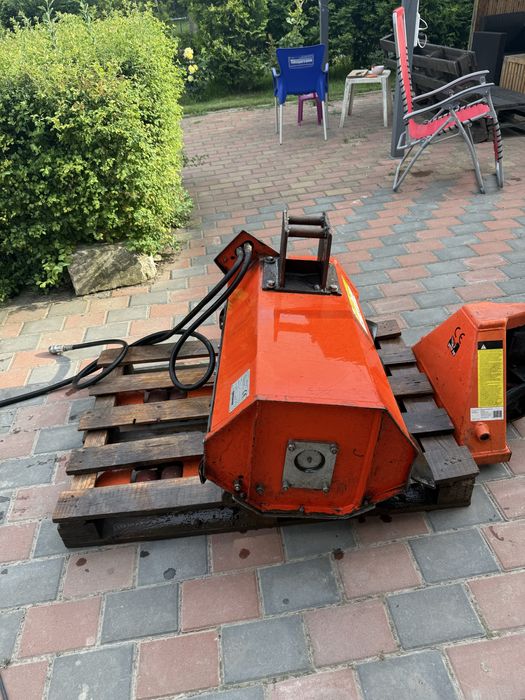 Vand tocator resturi vegetale miniexcavator