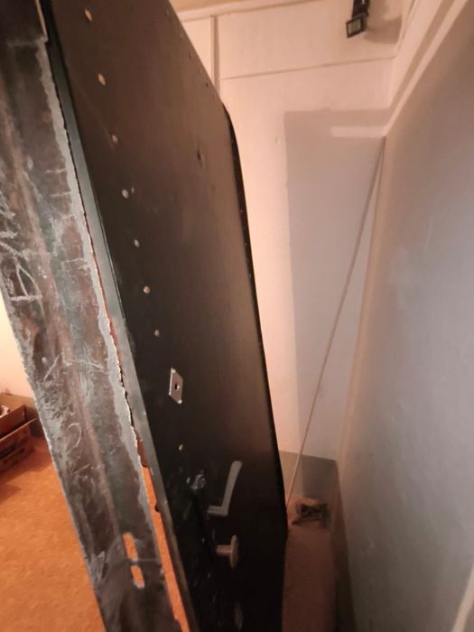 Продам входную дверь