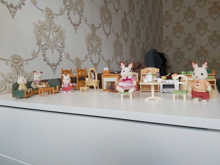 Кролики, семья. Sylvanian Families  (мебель + фигурки) Продаётся