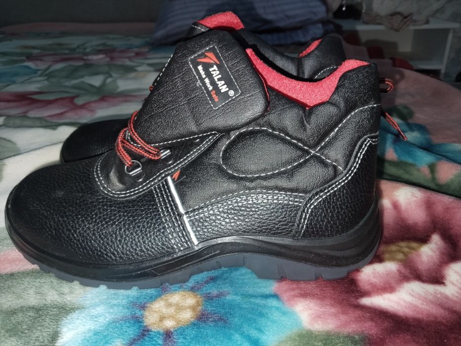 Продам ботинки новые