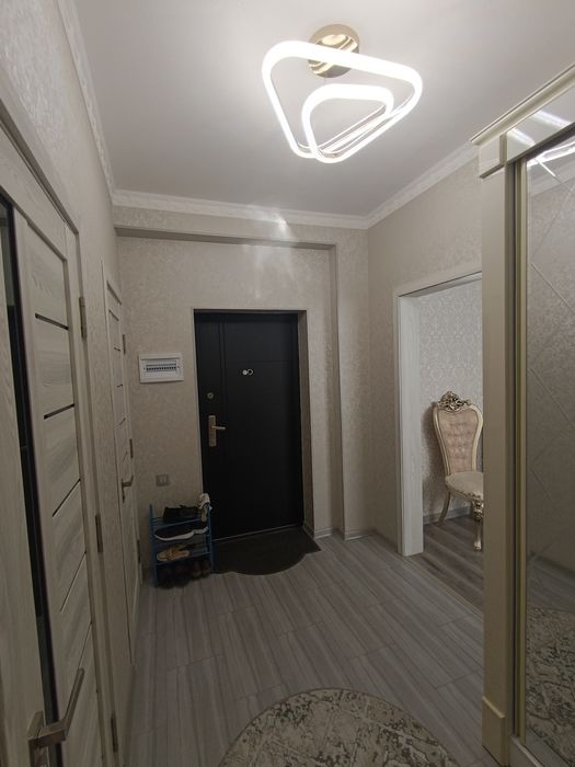 Уй сотилади 9 каватли уйни 7-кавати 3 хона Чилонзор Афруз 115.000$