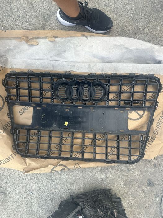 Audi Q7 4L 10-15г пр. Маска оригинална