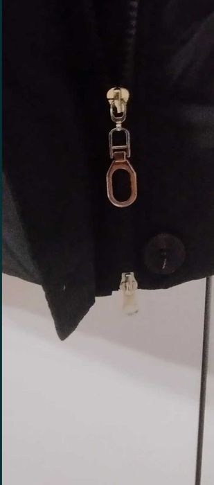 Дълго черно зимно яке