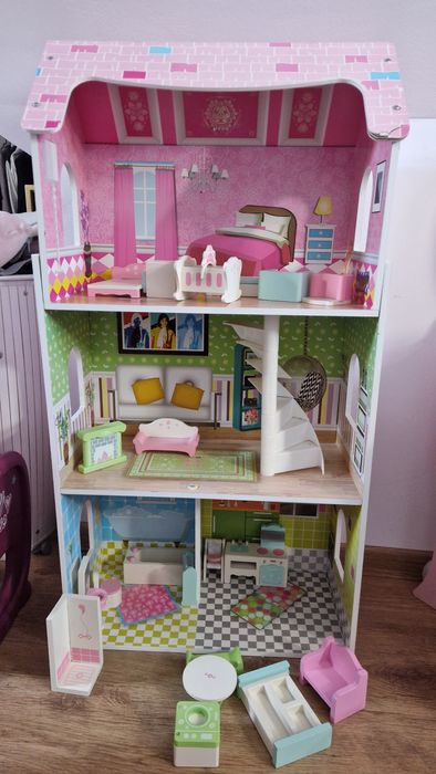 Casa papusi din lemn