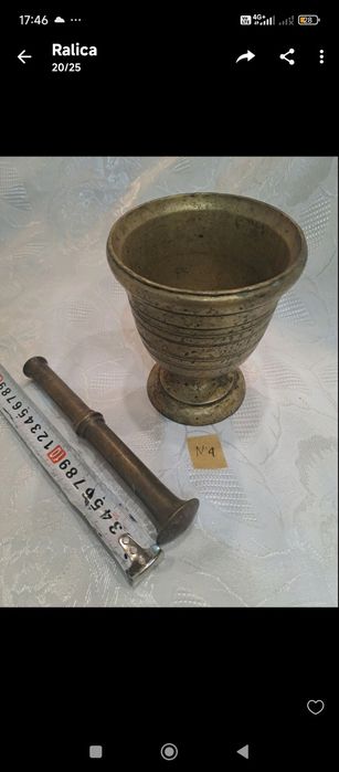 Масивни стари свещници и предмети