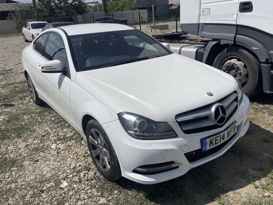 Usa / portiera dreapta Mercedes w204 c class coupe / alb / impecabila