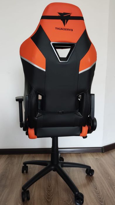 Игровое кресло Thunderx3