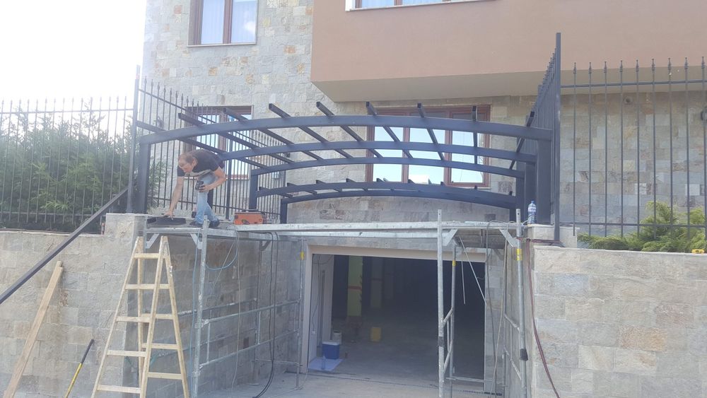 Метални врати и огради