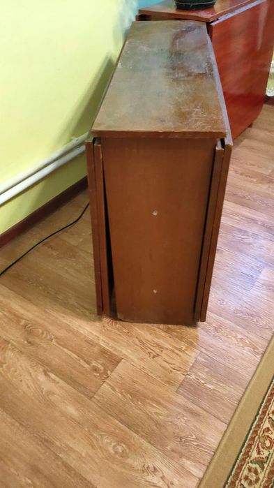 Продается стол книжка