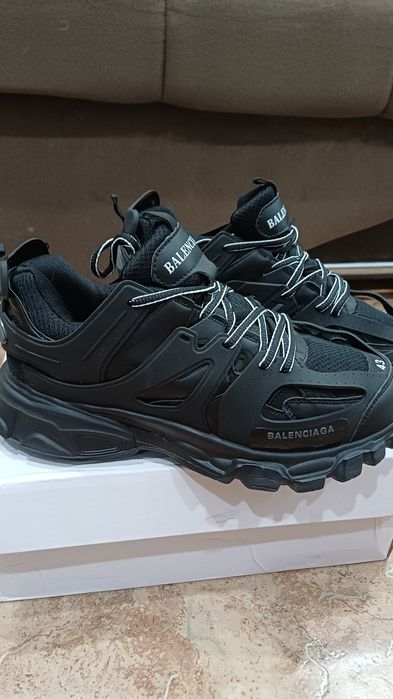 Продам кроссовки