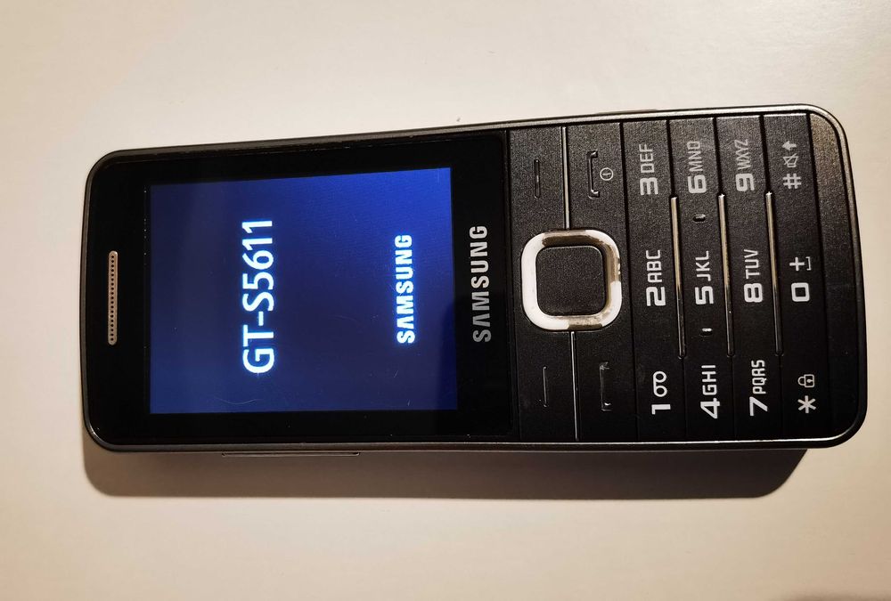 Telefon Samsung S5611