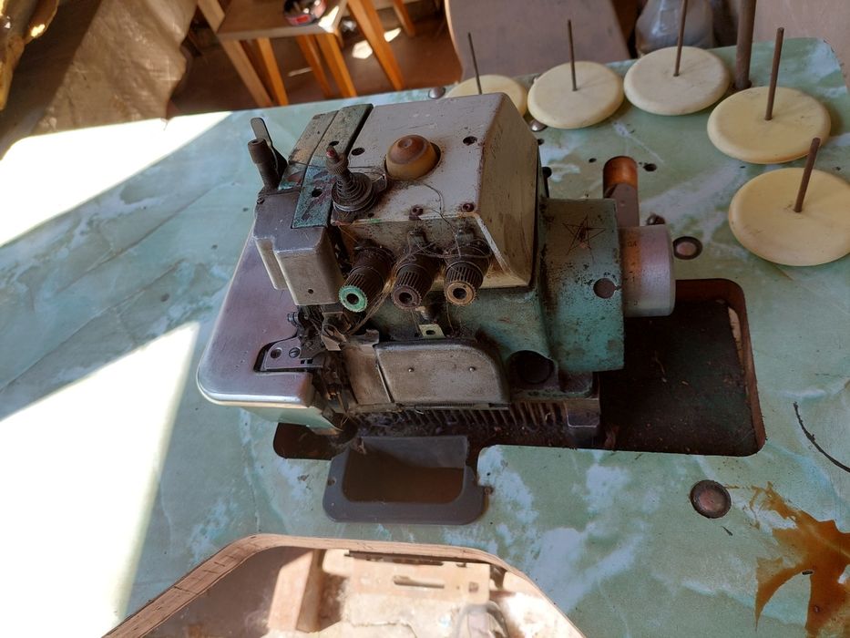 Продам оверлок 5-нитка