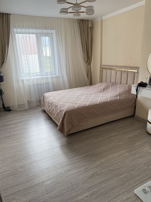 Продам кравть двуспальная 160*200 см (с матрасом)