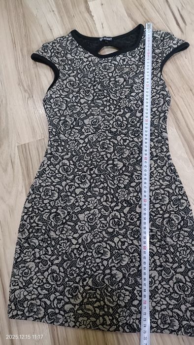 Rochie scurta , decupata la spate