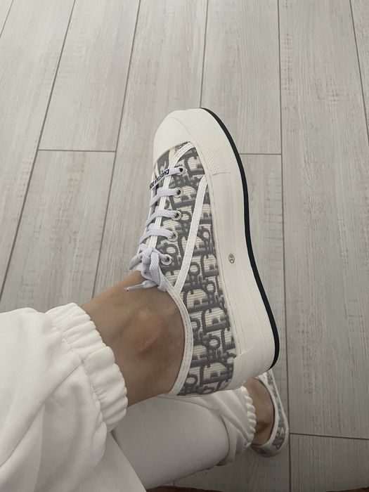 Продам кроссовки