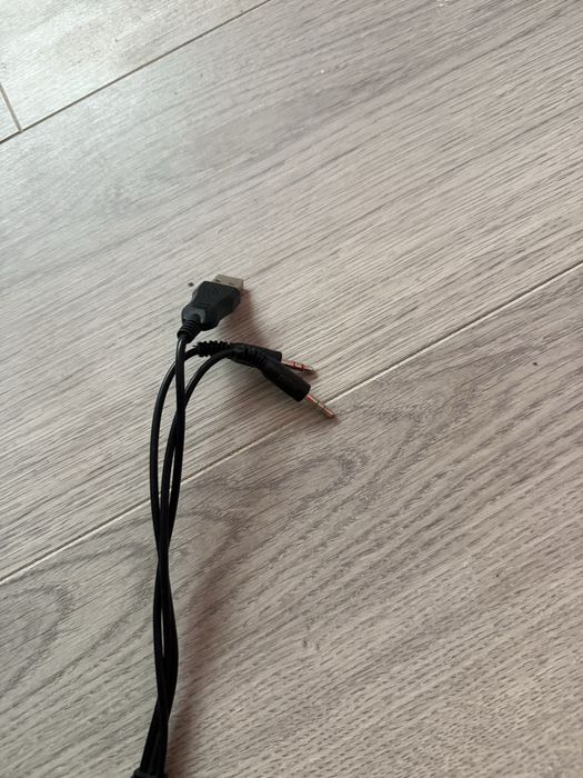 căști de gaming cu leduri