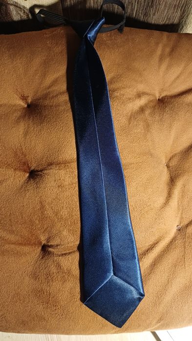 школьный галстук