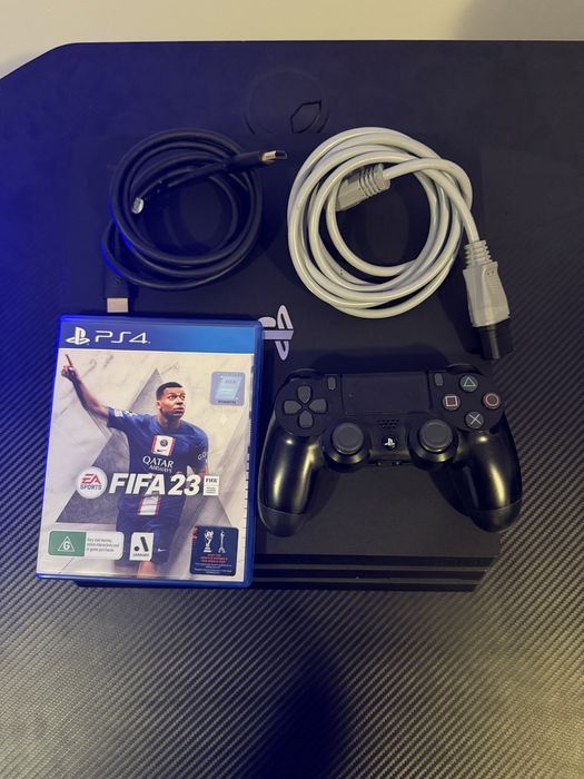 Play Station 4 Pro in stare perfecta plus fifa 23