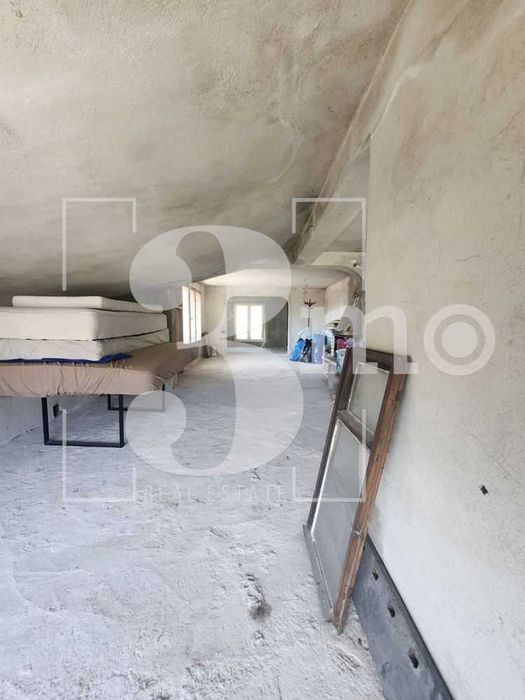 3mo“ продава два етажа от къща в живописното село Владая