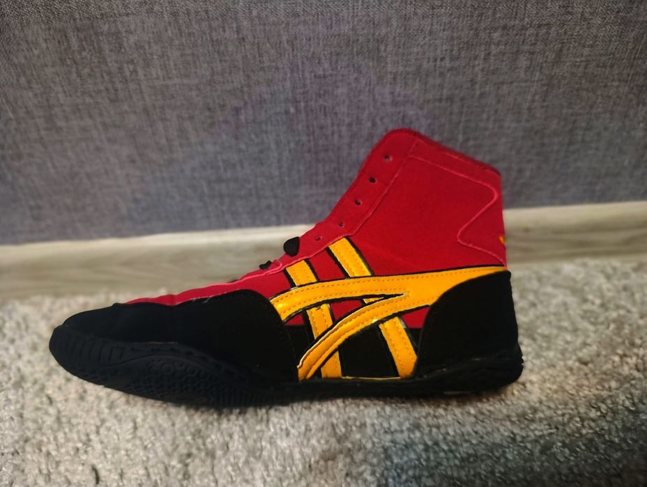 Продаю борцовки Asics Tiger