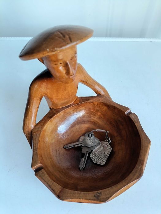 Дърворезба от остров Бали, купа за бижута, ключове и други аксесоари.