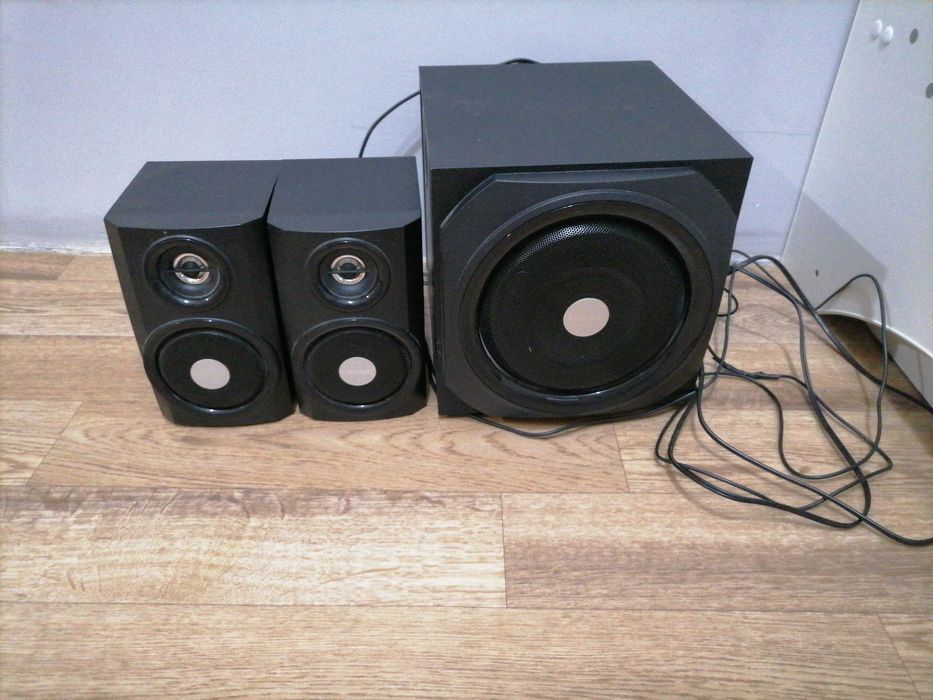 Microlab сабвуфер с 2 колонками