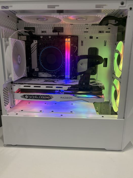 Мощен геймърски компютър RX 7700 XT + i5 12400F