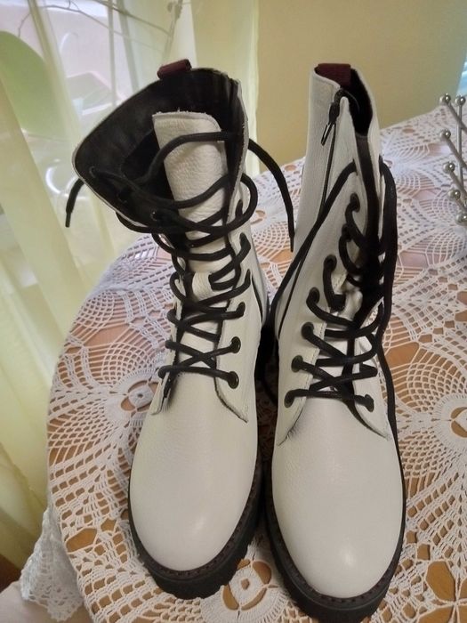 Дамски ботуши и боти