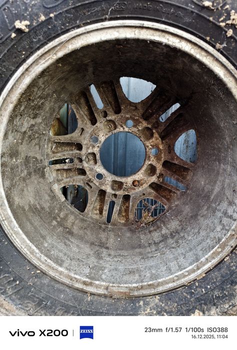 Продам резину с диском  на тоиоту ландкрузер