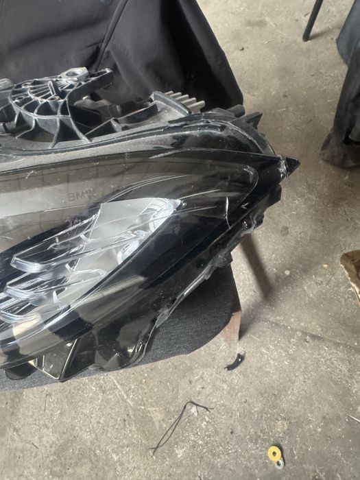 Bmw лед фар г22 г80 г82 леко счупено от страни перфектно работеща