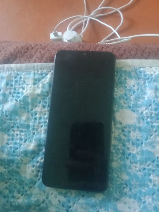 Продам телефон .