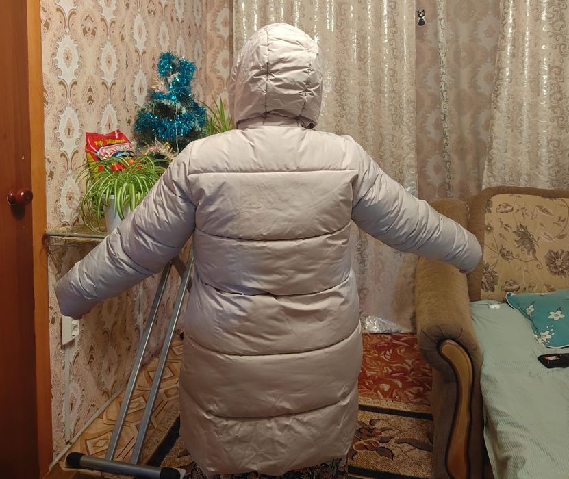 Продам пуховики почти новые