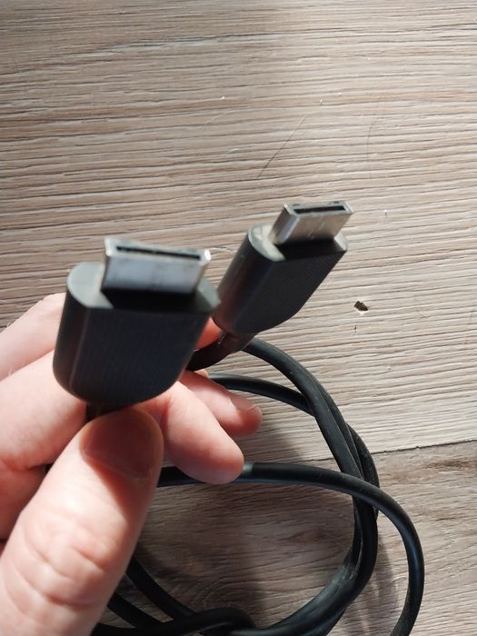 Блок One Connect для телевизора.