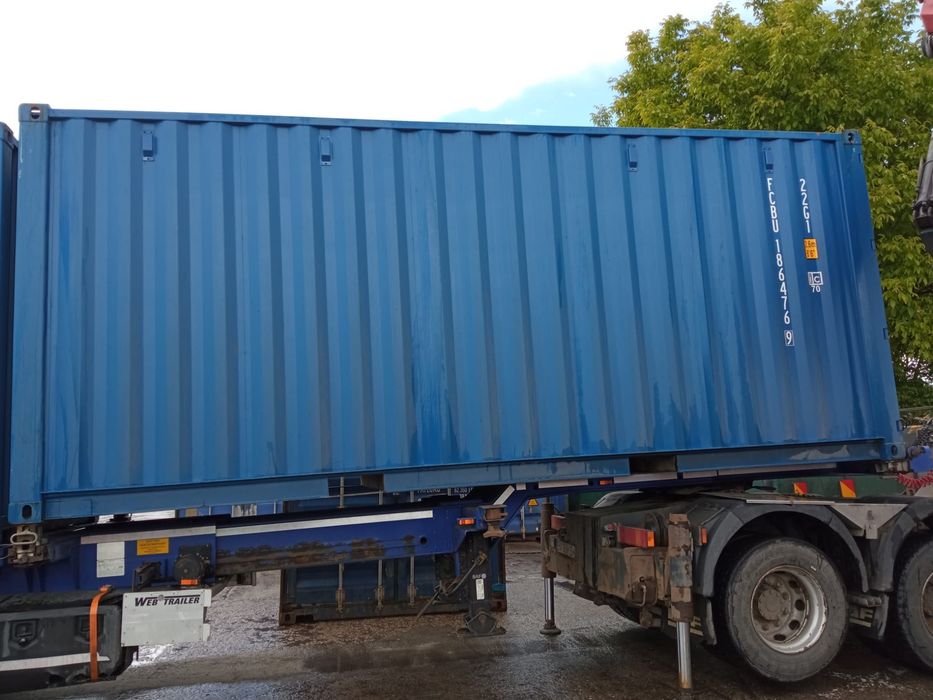 Container maritim / container birou