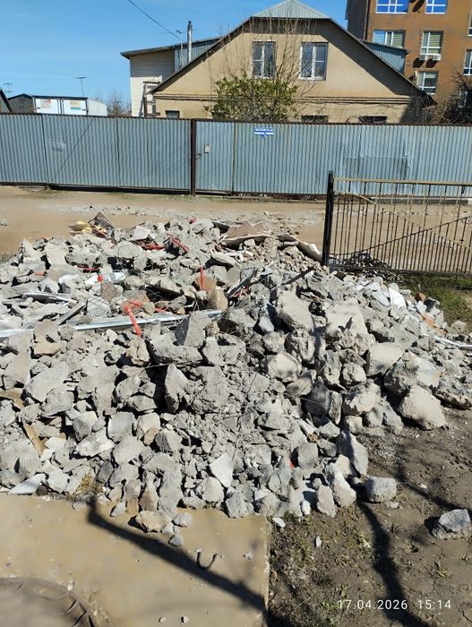 Отдам бут , самовывоз