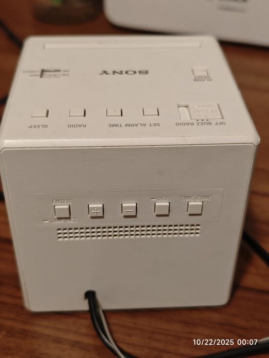 Radio cu ceas Sony ICFC1W