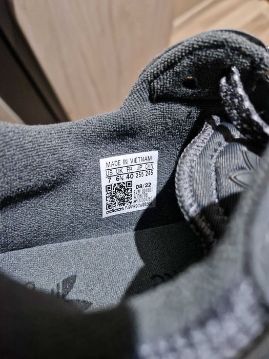 Маратонки Adidas номер 40